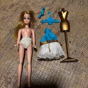 Original Topper Dawn doll wearing original clothes